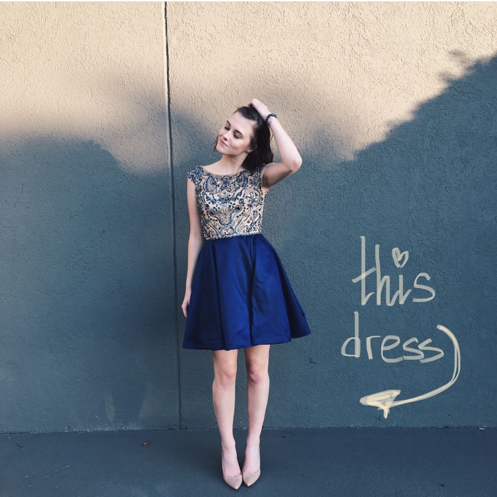 Blue Sherri Hill Prom dress 💙 size 6. Great condition!